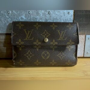 Pre-loved Louis Vuitton Canvas Wallet